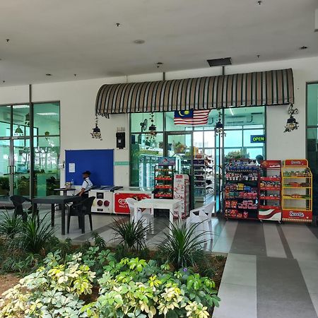 Retreat At Cybersquare Leilighet Cyberjaya Eksteriør bilde